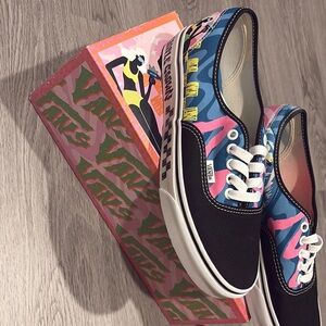 Vans Women's Black and Blue Graphic Sneakers